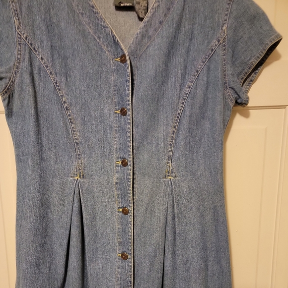 LizWear Denim Button-Down Dress Size Medium EUC - Picture 2 of 6